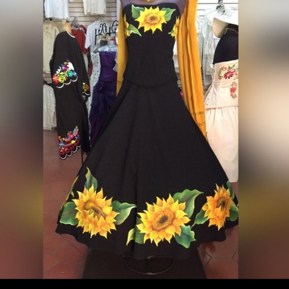 Prom / Quinceañera Hand painted dress size small / pintado a mano - Picture 4 of 4